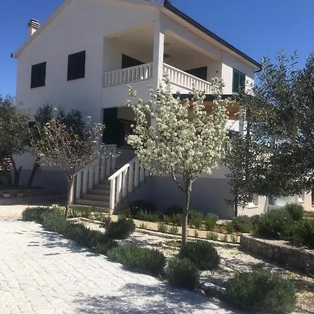 Villa Emari
